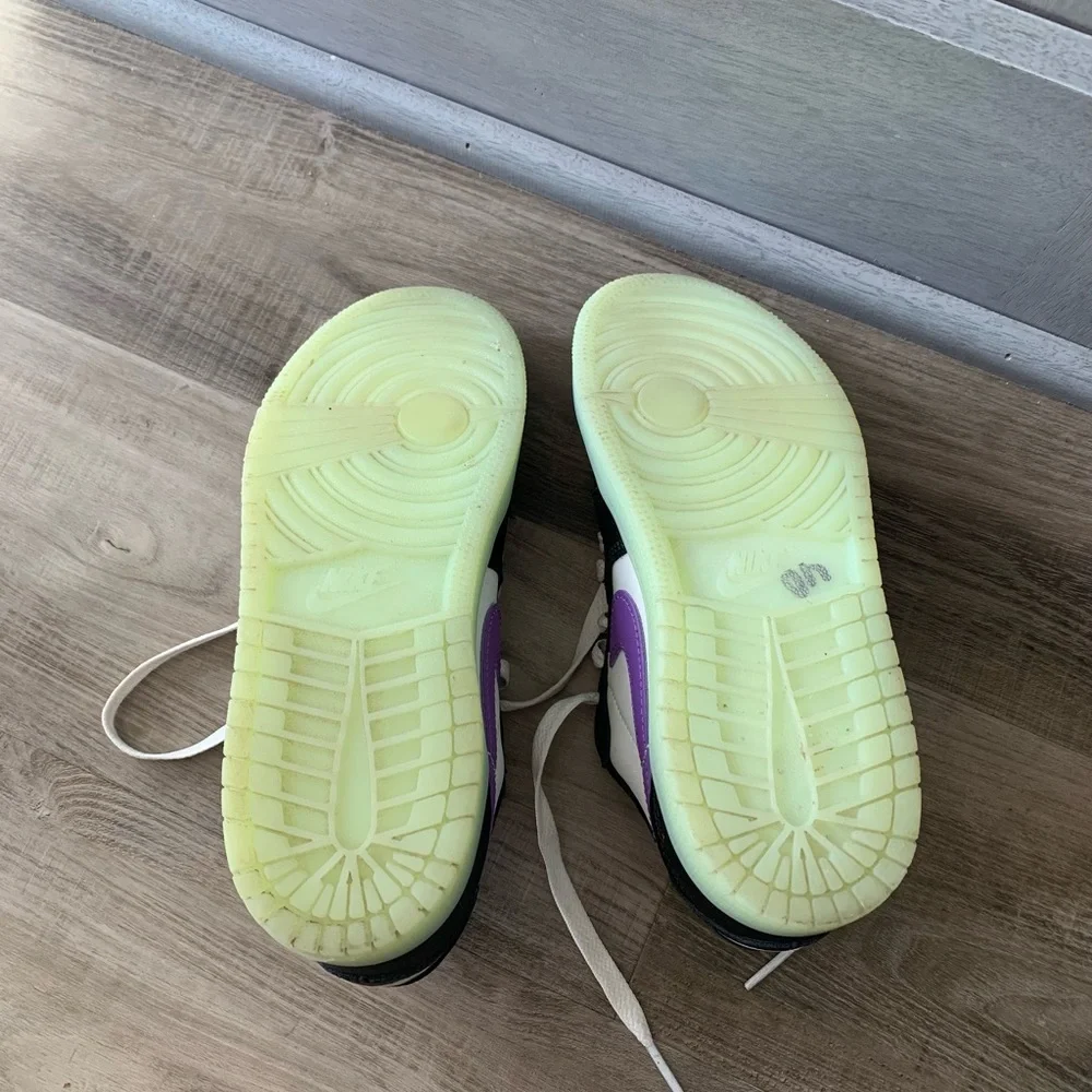 Nike Black and White Sneakers with Purple Accents - Picture 3 of 4